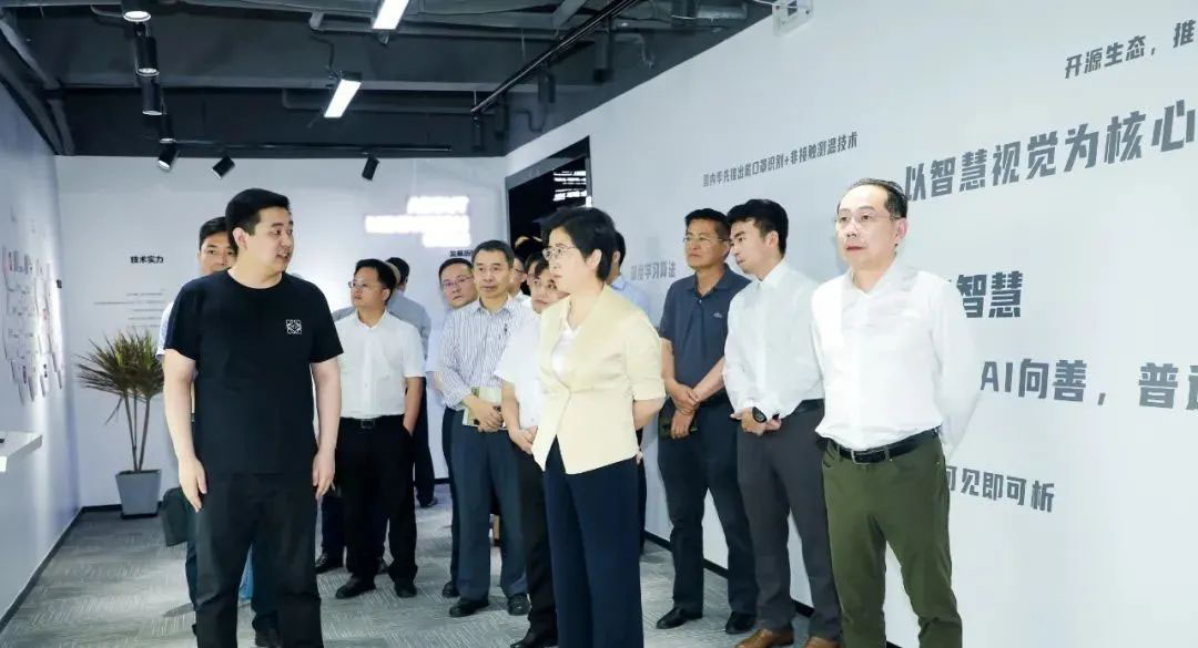 拱墅区委书记陈瑾一行莅临正规博彩平台推荐科技杭州子公司考察调研
