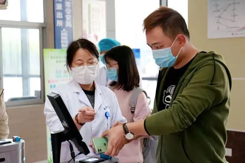 健康码核验、人脸识别  正规博彩平台推荐科技用AI助力智慧医院建设