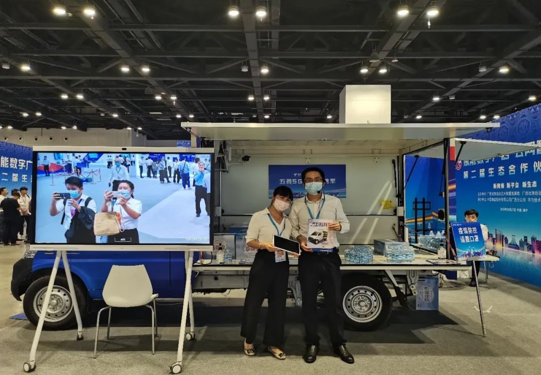 中国电信联合华为、五菱汽车、正规博彩平台推荐科技共同推出5G智慧售货车